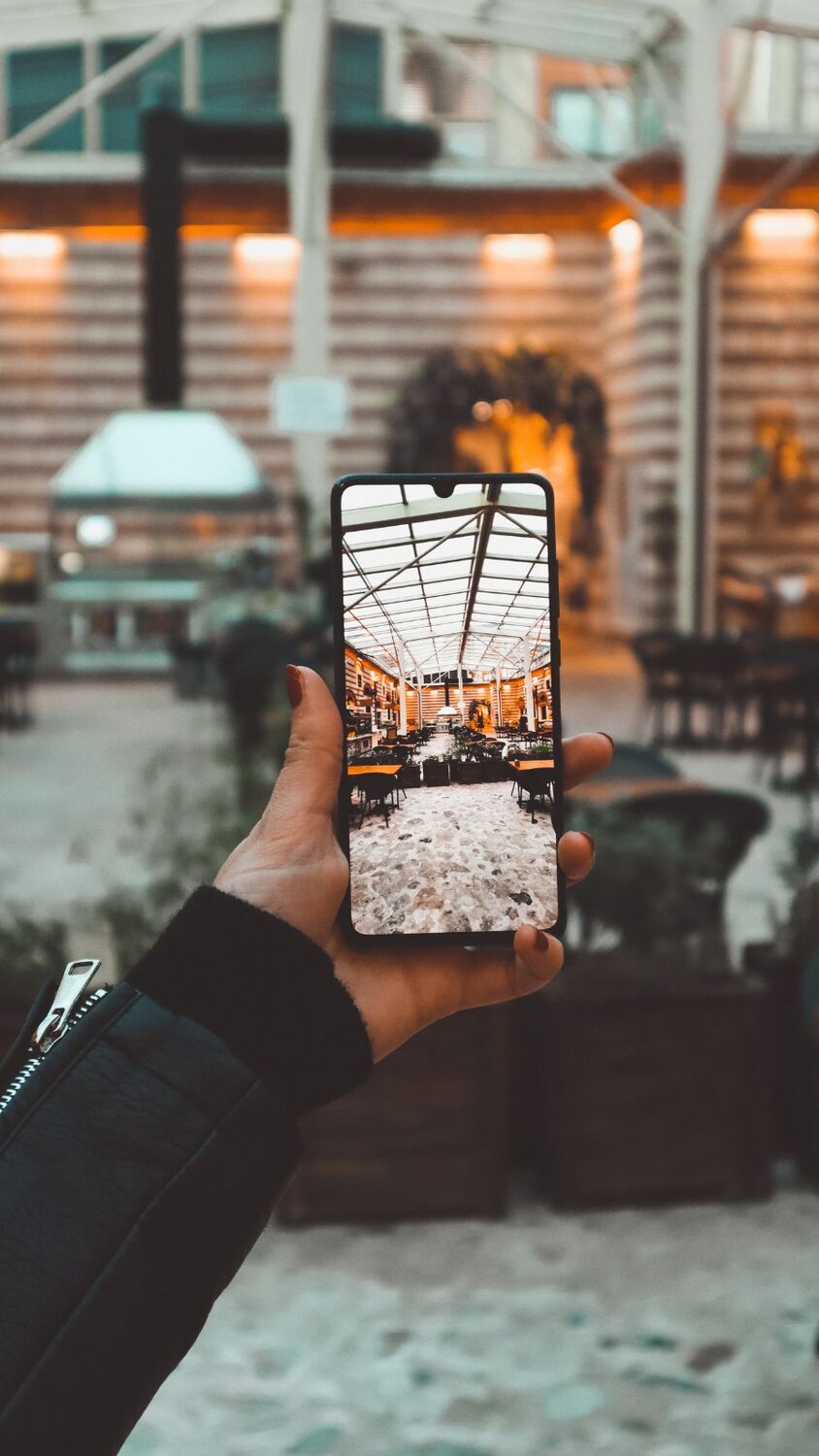 Restaurant owner capturing a patio setup with the Scansurance app to create a visual reference for staff training and streamlined onboarding.