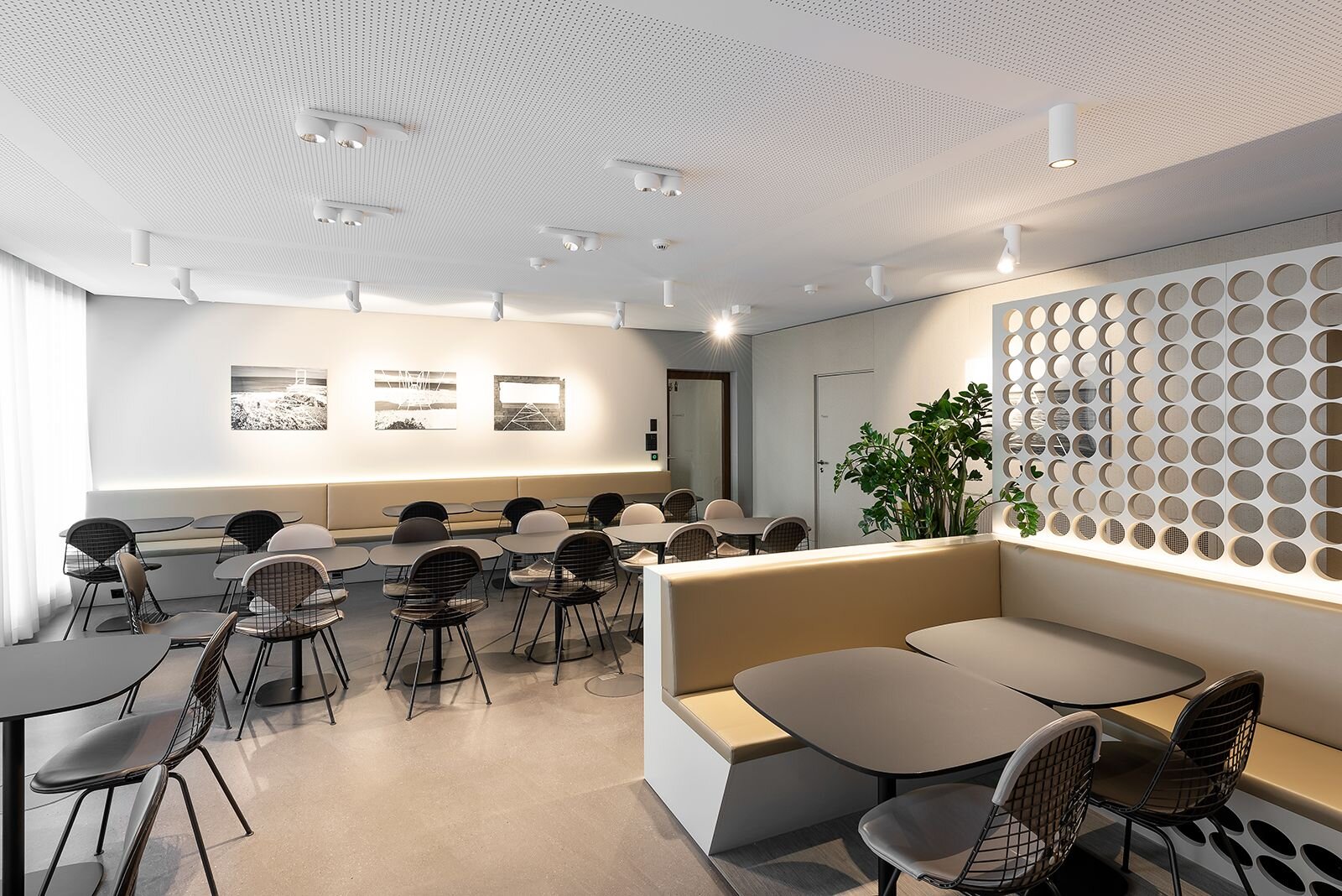  Modern Oettinger Davidoff cafeteria at Maison Davioff with elegant tables and chairs that create an inviting atmosphere.