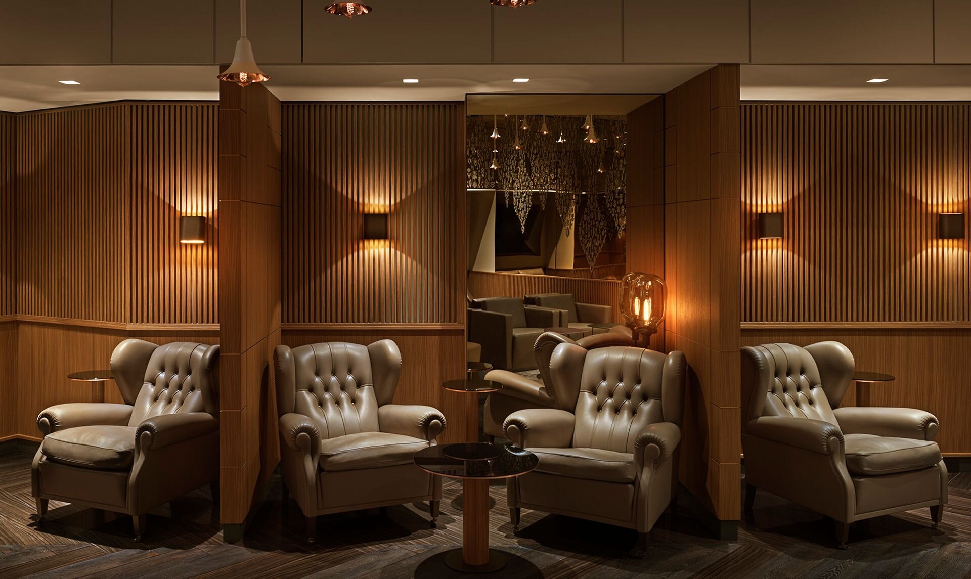 The lounge in USA New York, Brookfield, which offers an elegant atmosphere with modern design and comfortable seating.