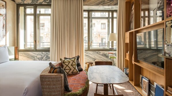 hotel room in brach madrid