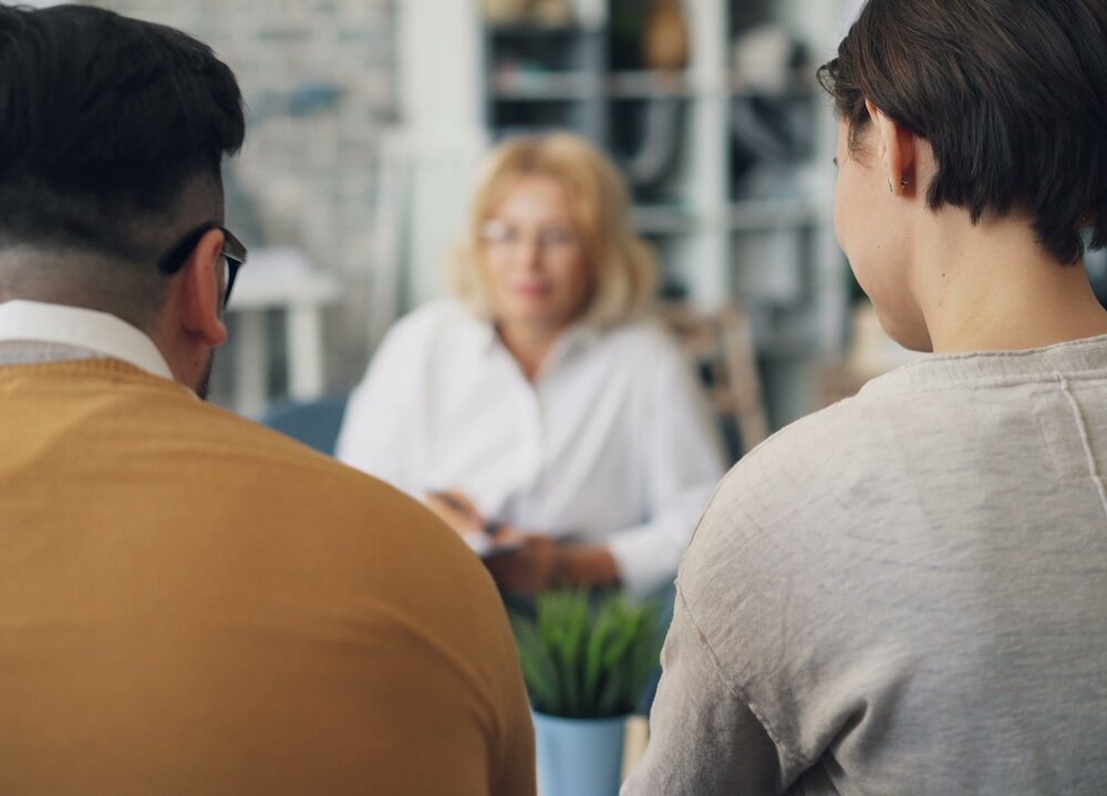 Family discussing with a family therapist