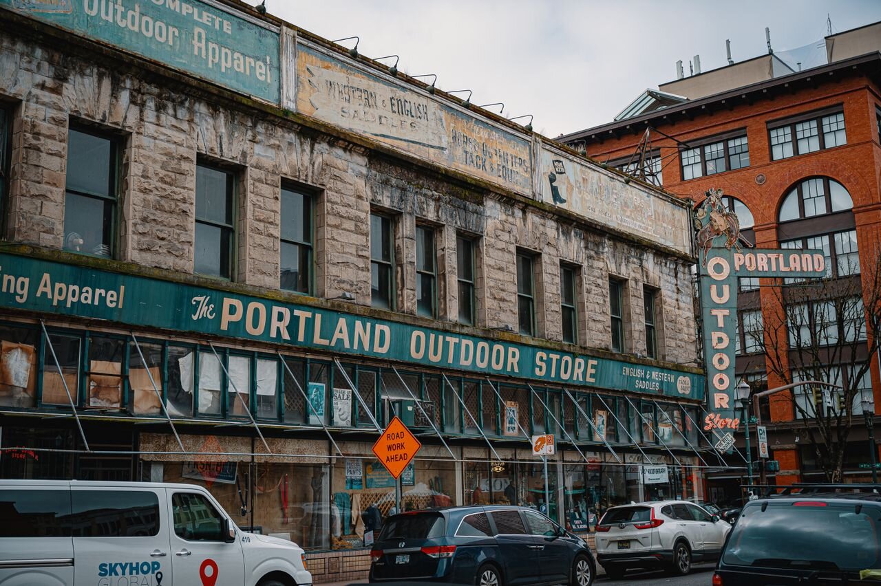 How Should Franchise LLCs in Nevada Structure Management for Multiple Locations?