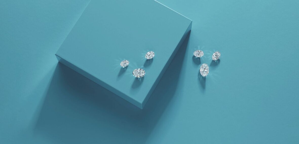 Collection of modern wedding bands in yellow gold, white gold, and platinum with textured designs by Wedding Bands & Co. in Chicago