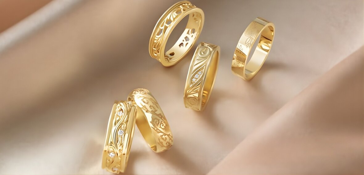 Gold engagement ring with pavé diamond band and plain wedding bands demonstrating band width fit comparison