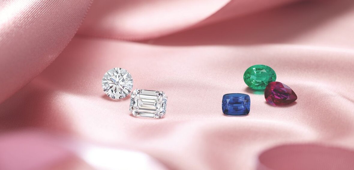 Collection of modern wedding bands in yellow gold, white gold, and platinum with textured designs by Wedding Bands & Co. in Chicago