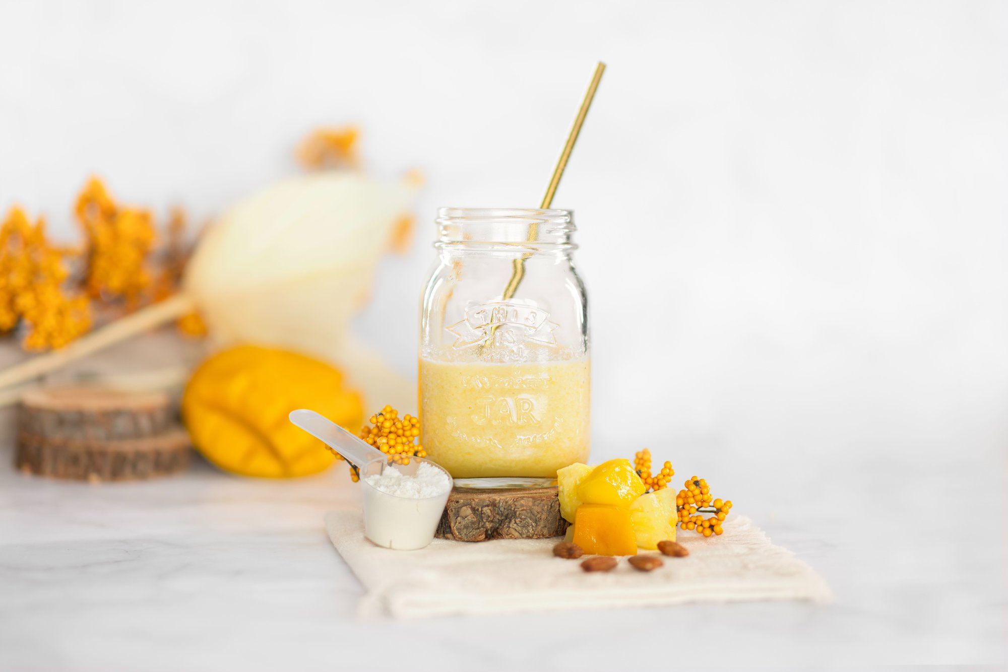 Tropische mango-ananas smoothie