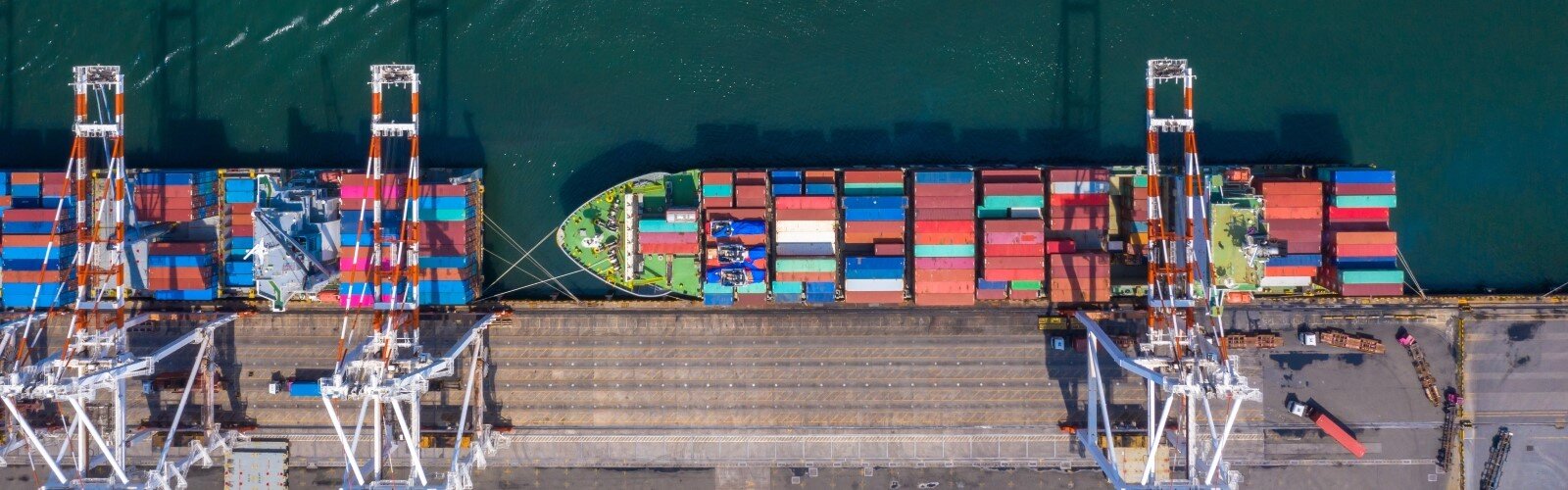 Container ship is loading