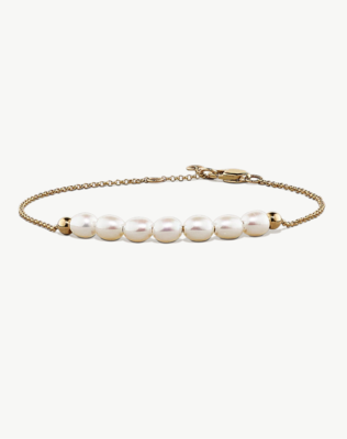 A pearl fashion bracelet