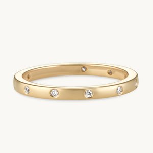 A yellow gold woman's band