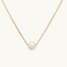A cultured freshwater pearl pendant