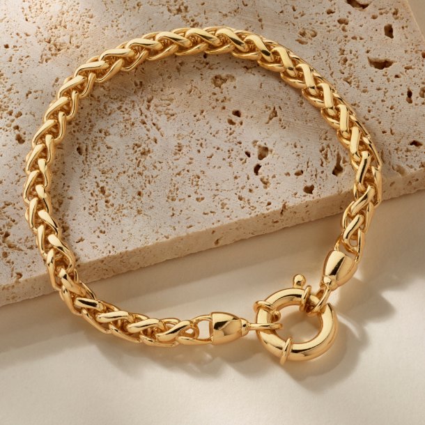 A gold fashion bracelet