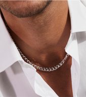 A man wearing a chain necklace