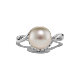 A pearl fashion ring