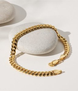 A gold fashion bracelet