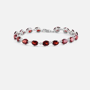 A garnet fashion bracelet