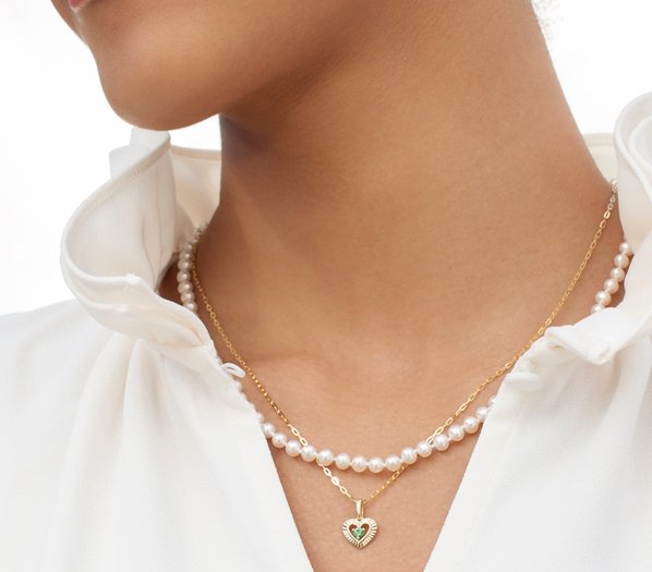 A woman wearing a cultured pearl strand