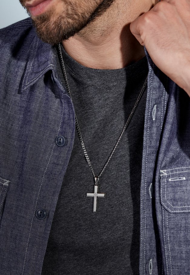 A man wearing a cross pendant