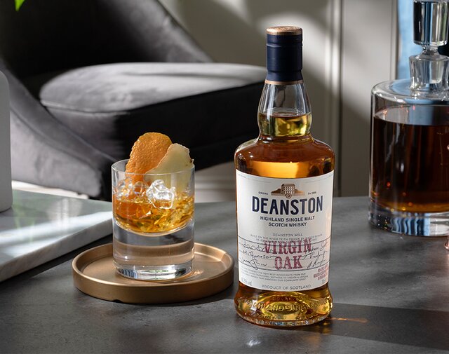 A bottle of Deanston Virgin Oak and cocktaill