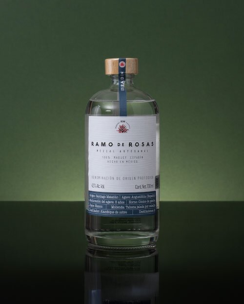 A bottle of Ramo de Rosas Espadín