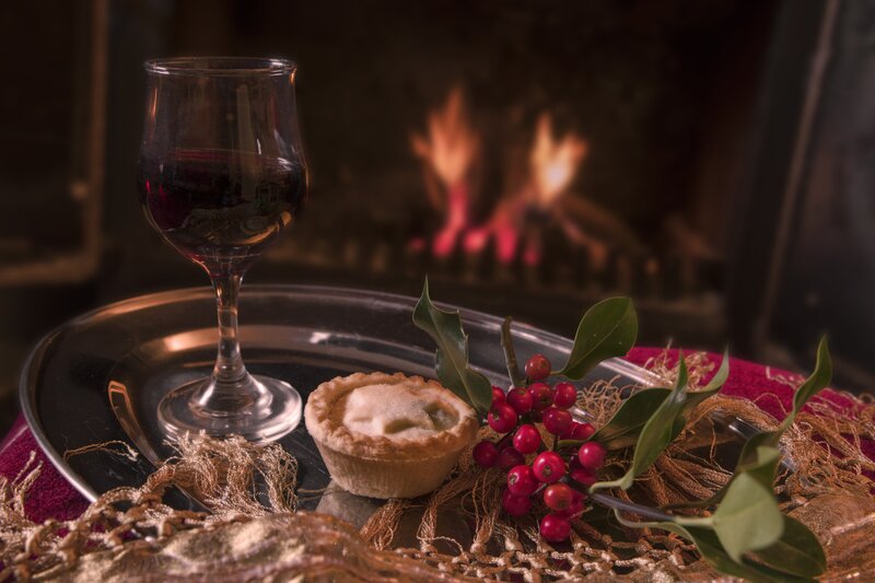 A glass of Port with a mince pie
