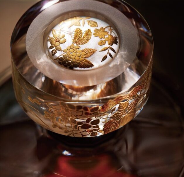 A close up of a bottle of the Hibiki 40 Year Old lid. 