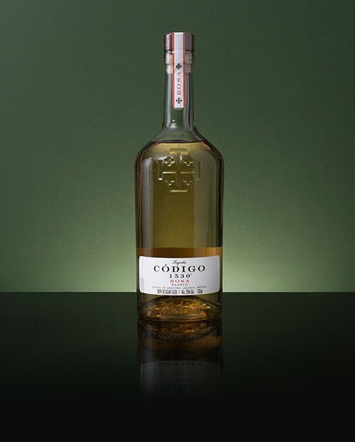 A bottle of Código 1530 Rosa