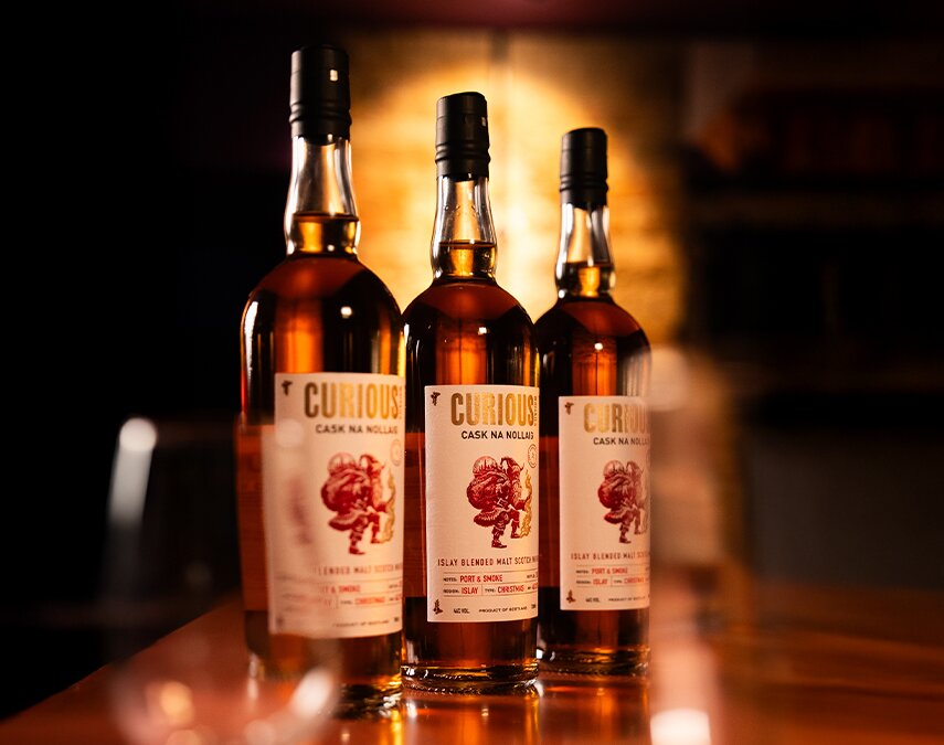 A bottle of CASK NA NOLLAIG (Curious Whiskies).