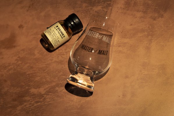 Drinks by the Dram bottle with a Master of Malt Glencairn