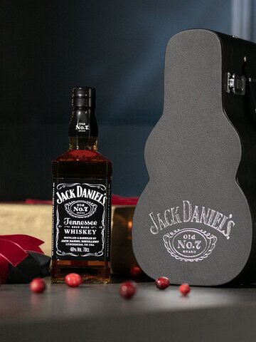 Jack Daniel's whisey guitar case gift pack