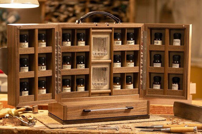 The Very Old & Rare Whisky Collection Open box