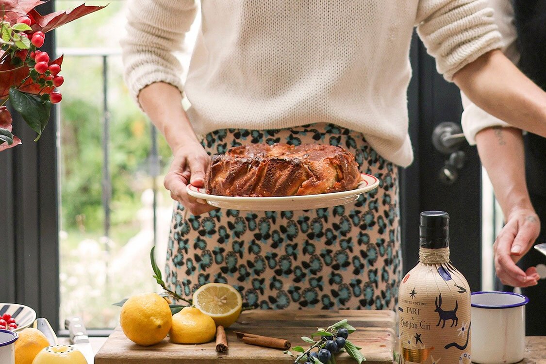 Apple, Cinnamon & Cider Cake