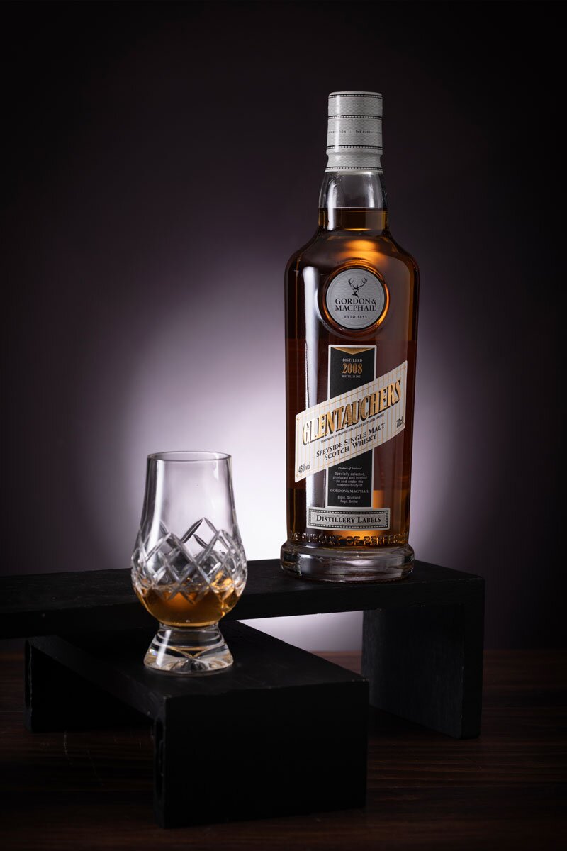 Glentauchers Gordon & MacPhail whisky bottle with cut glass glencairn