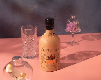 A Bathtub Gin Gift Set with Highball Glass.