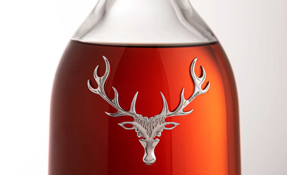 Close-up of Dalmore stag emblem adorning bottle