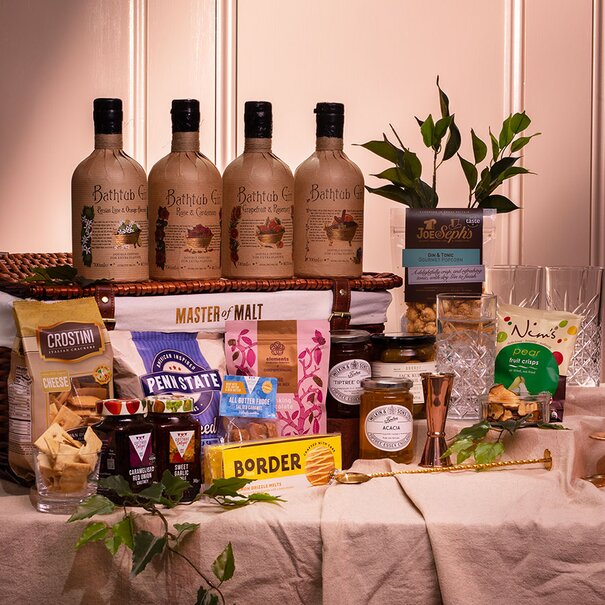 The Classic Bathtub Journey Hamper