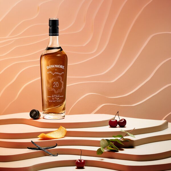 A bottle Bowmore Captivo Oak Voyage