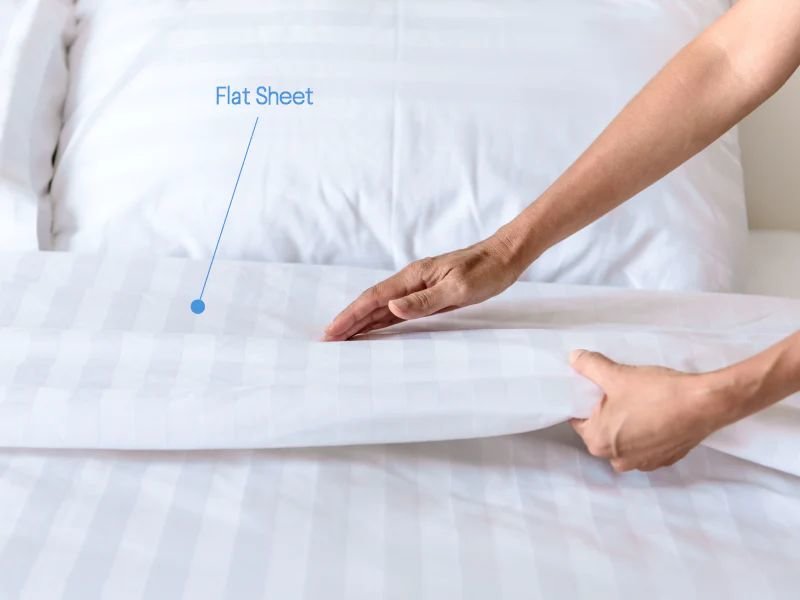 Making the bed with a flat sheet