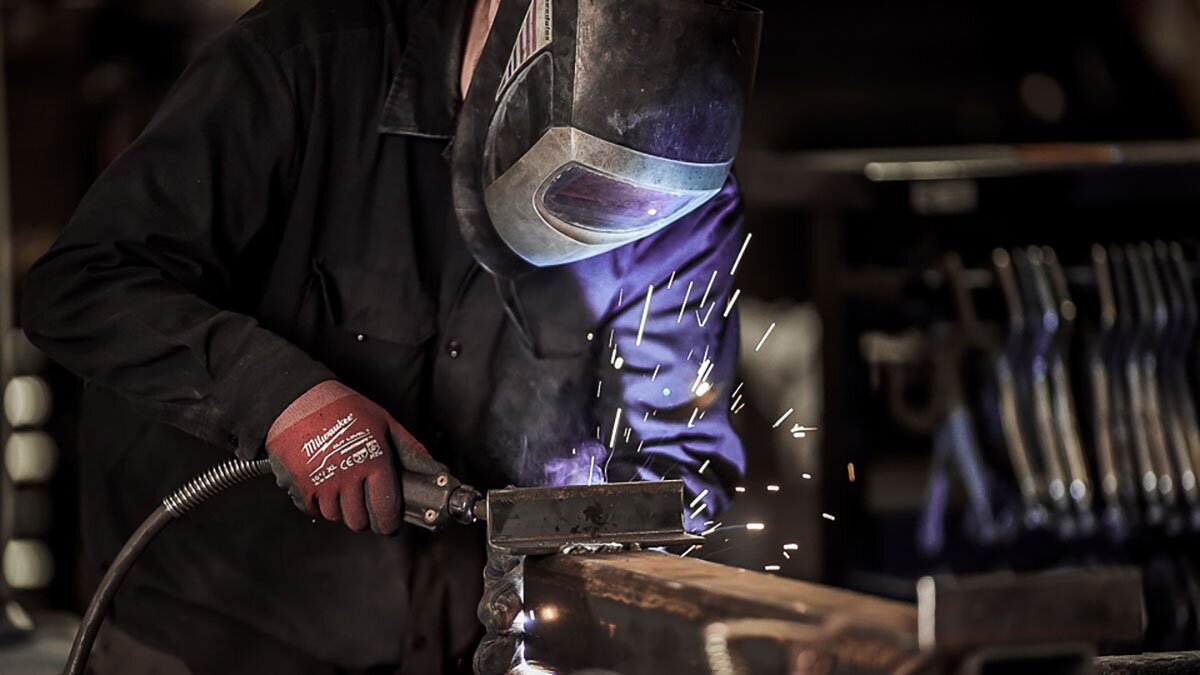 How to Choose the Right Welding Helmet for Your Business