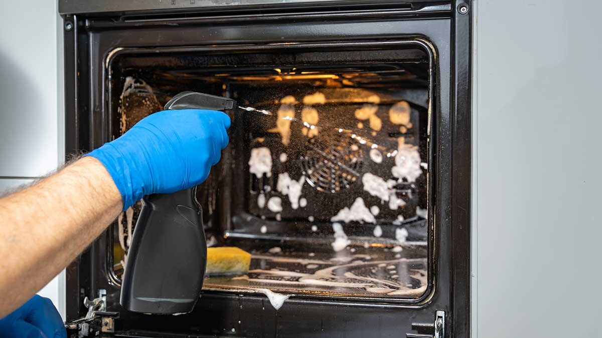 Guide to a Clean Oven: Hacks and Tips