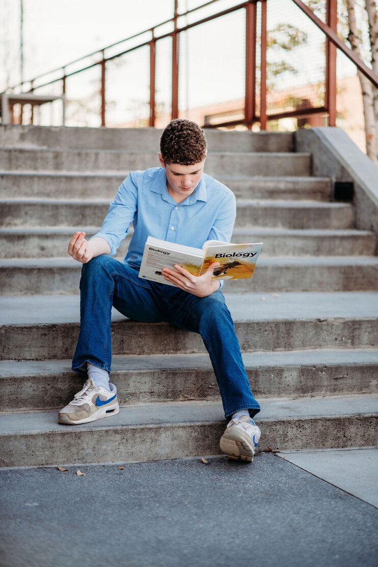 Student studying the silva method