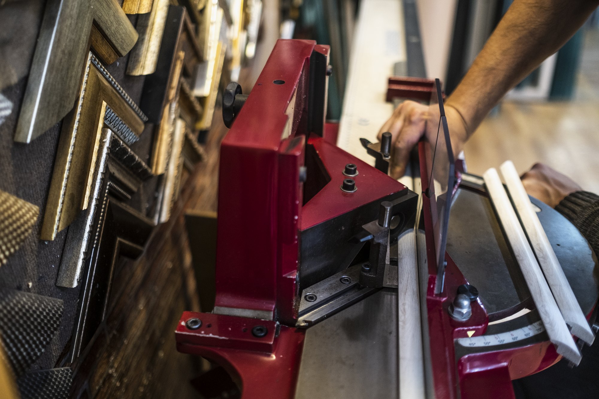 A moulding cutting machine
