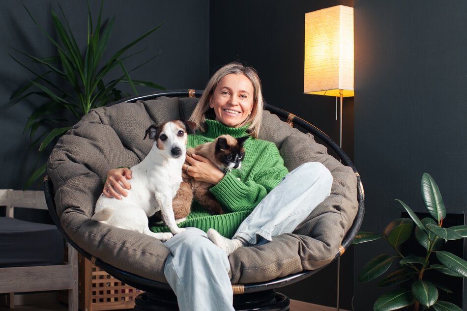 Wagmo founder Christie hugging her dog on the couch.