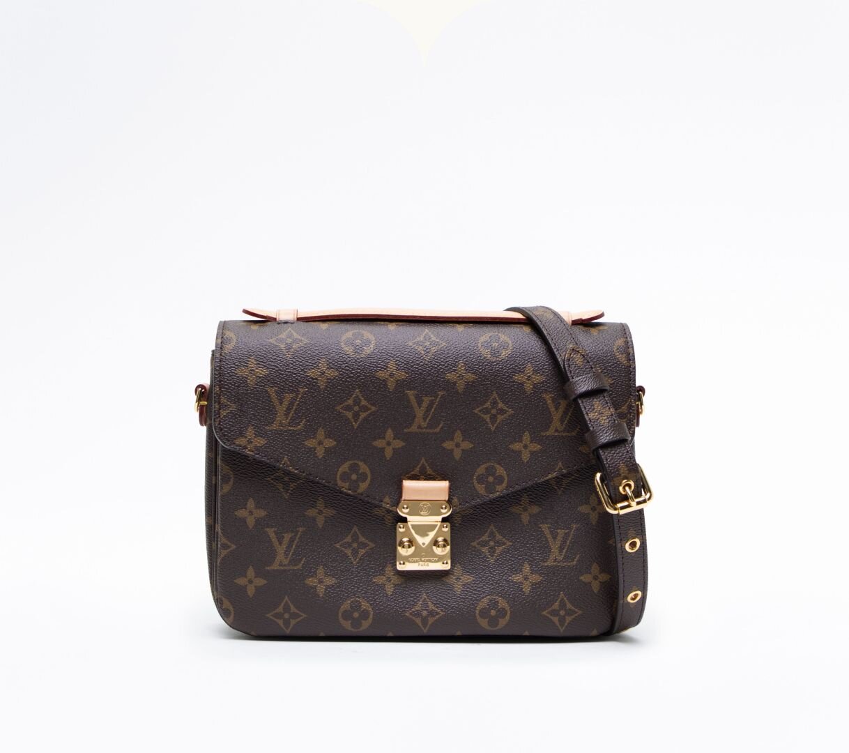 Brown après-ski handbag from Vivrelle.