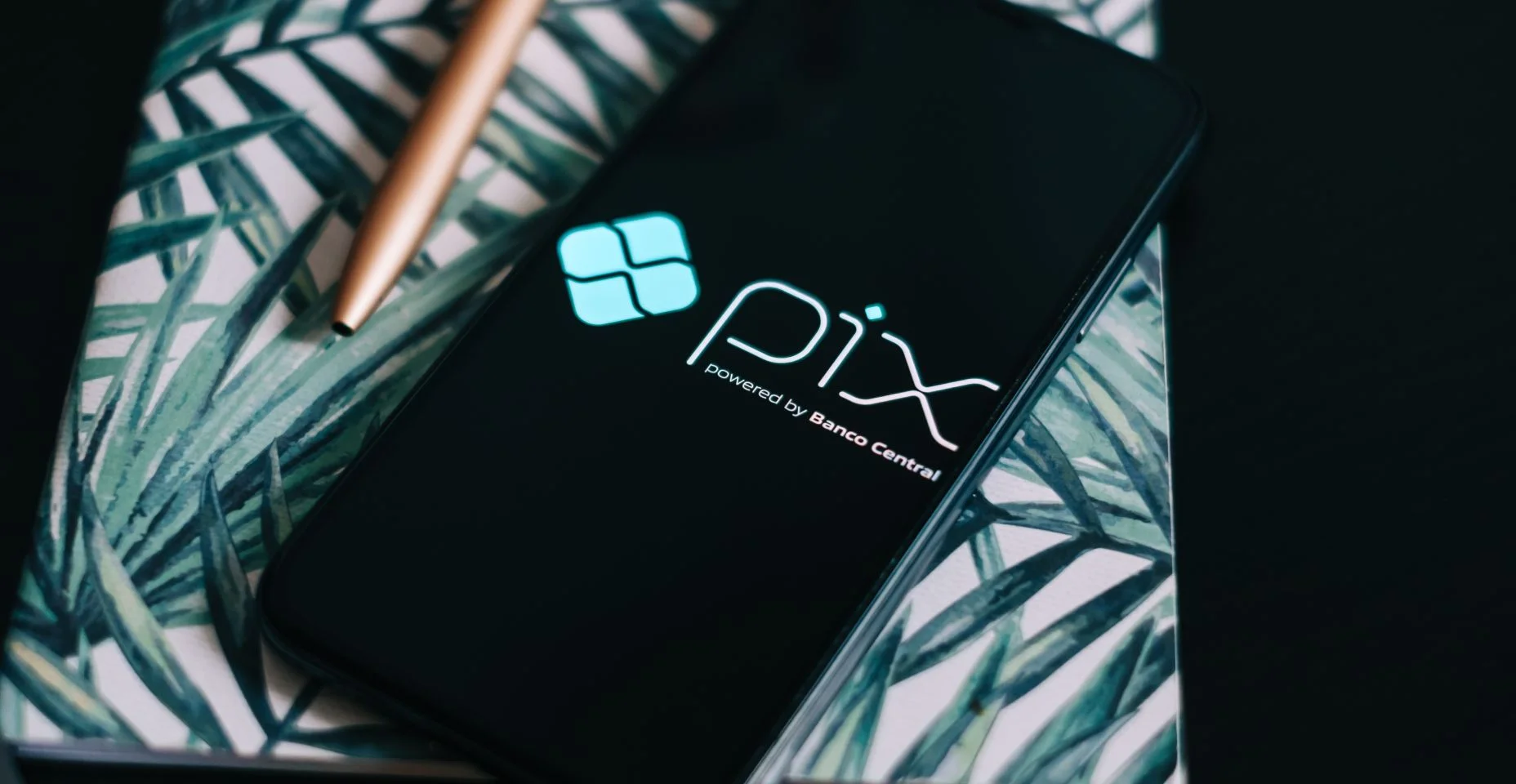 Logotipo Pix na tela do smartphone.