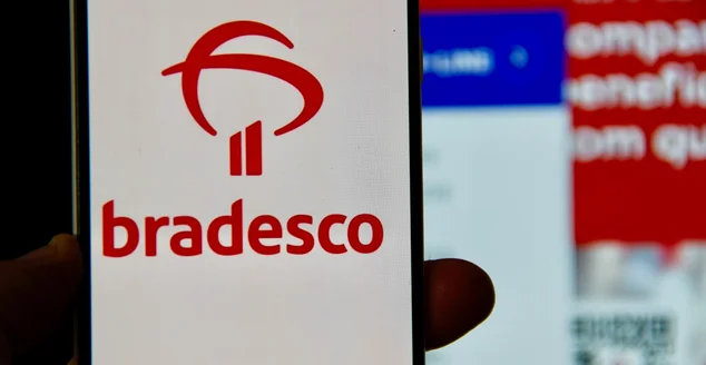 celular com o logo do bradesco