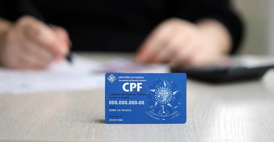 Modelo de documento de cartão CPF azul. O documento garante autenticidade e integridade na comunicação eletrônica entre pessoas no Brasil. Cadastro de Pessoa Física