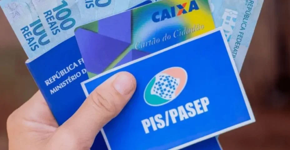 cartão do pis e dinheiro