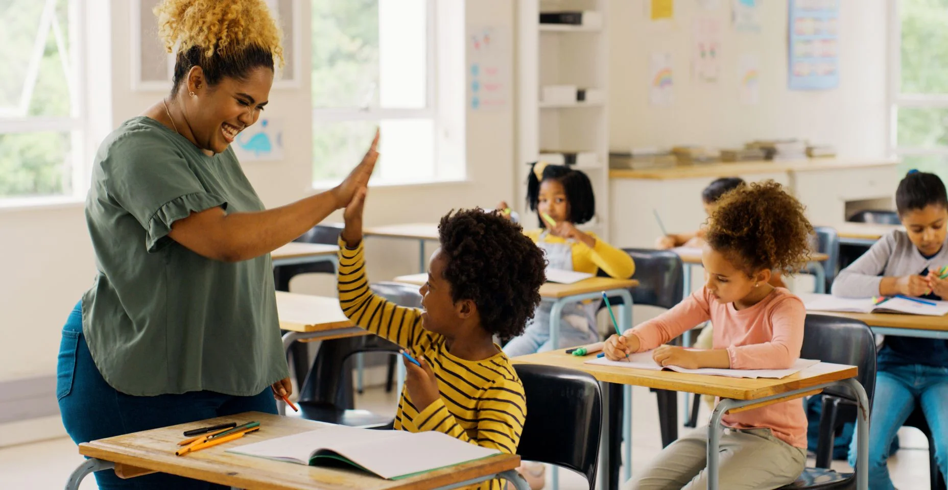 Educação, cinco anos e professor com crianças em sala de aula para aprendizagem, apoio e motivação. Estudo, avaliação e desenvolvimento com aluno e mulher na escola para celebração, exame e resultado