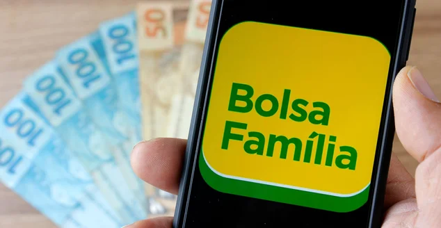 Logo Bolsa Família. Auxílio financeiro concedido pelo Governo Federal Brasileiro a famílias de baixa renda