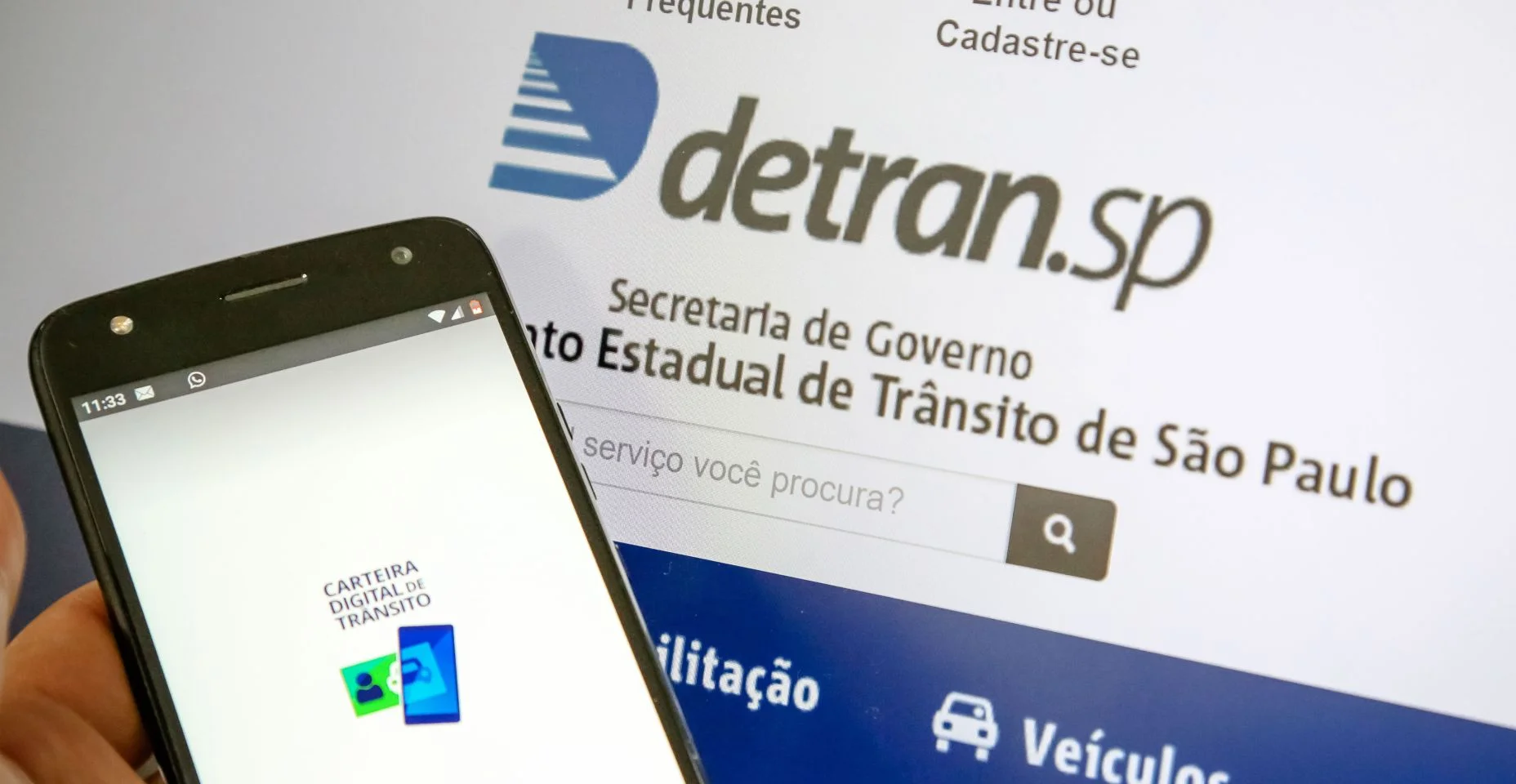 Aplicativo Carteira Digital de Trânsito que guarda seus documentos fundo detran.